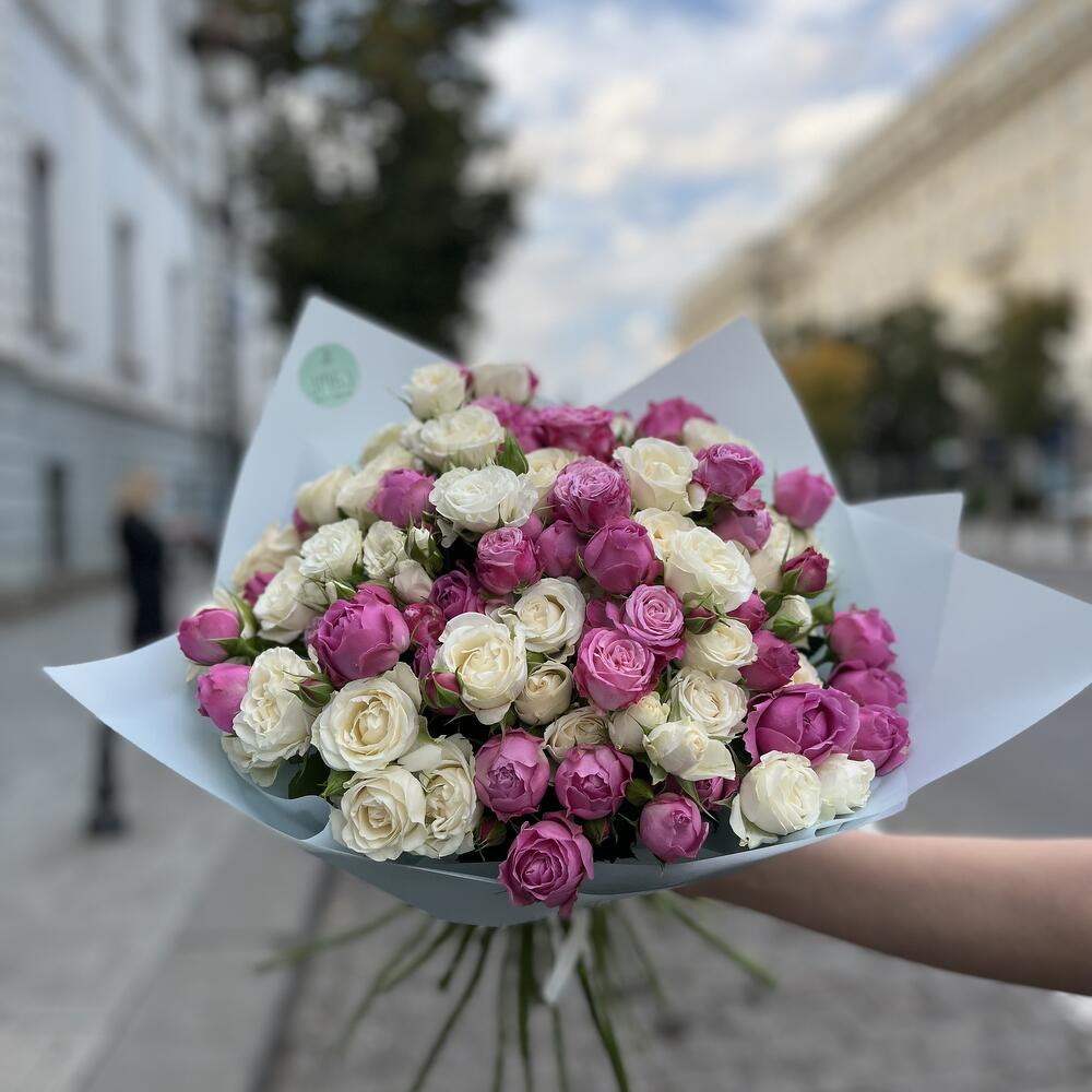 white pink bouquet with spray roses XL
